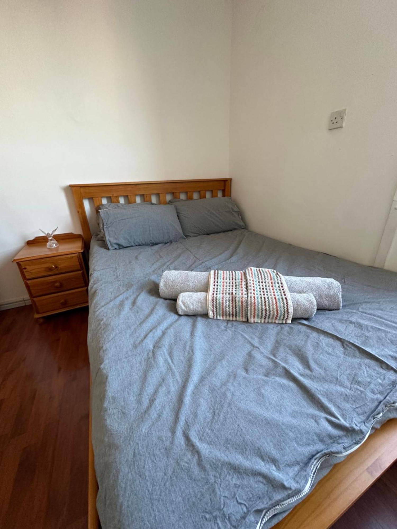 Elkington Point Bed & Breakfast ลอนดอน ภายนอก รูปภาพ